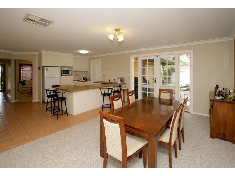 16 Yarrawah Crescent, Bourkelands NSW 2650