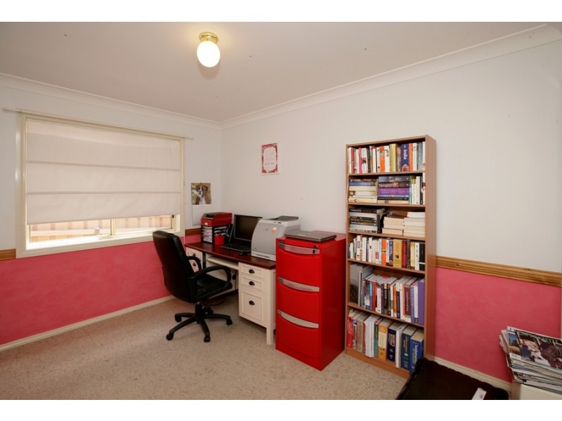 16 Yarrawah Crescent, Bourkelands NSW 2650