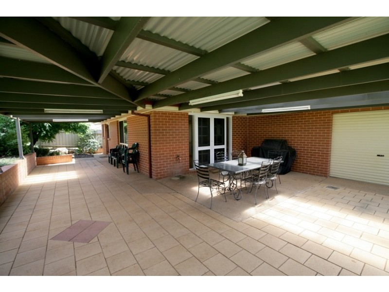 16 Yarrawah Crescent, Bourkelands NSW 2650