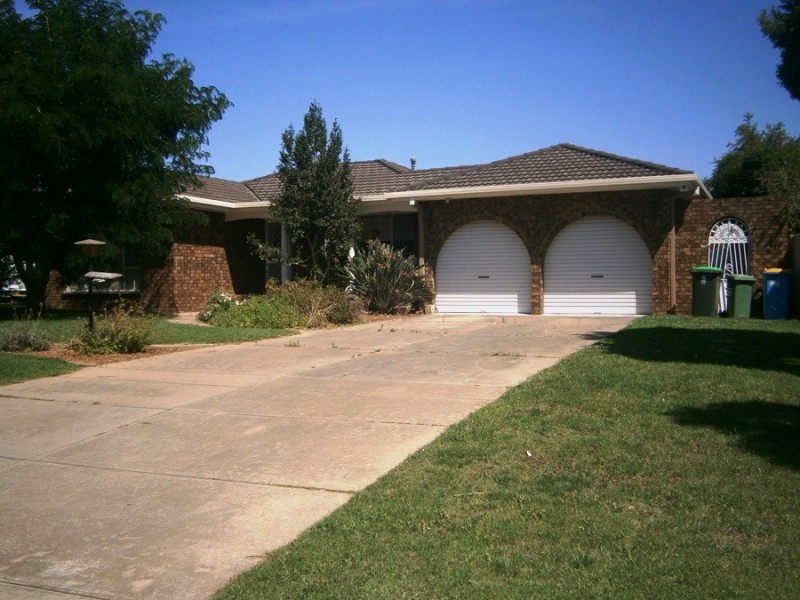 22 Gregory Crescent, Wagga Wagga NSW 2650