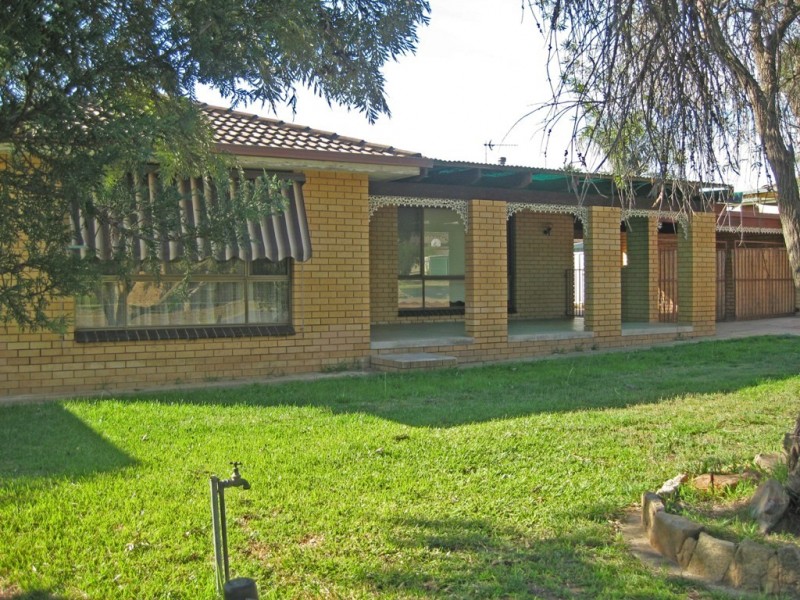 4 Finch Place, Wagga Wagga NSW 2650