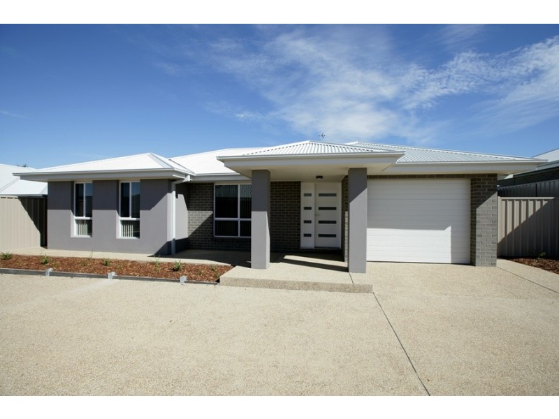 2/34 Stirling Boulevarde, Tatton NSW 2650