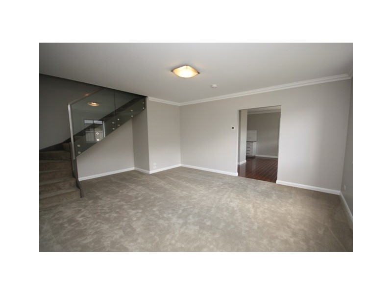 2/70 Stirling Boulevard, Wagga Wagga NSW 2650