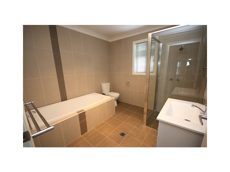 2/70 Stirling Boulevard, Wagga Wagga NSW 2650