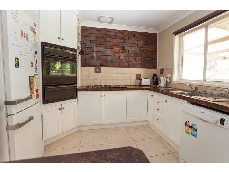 83 Vincent Road, Lake Albert NSW 2650