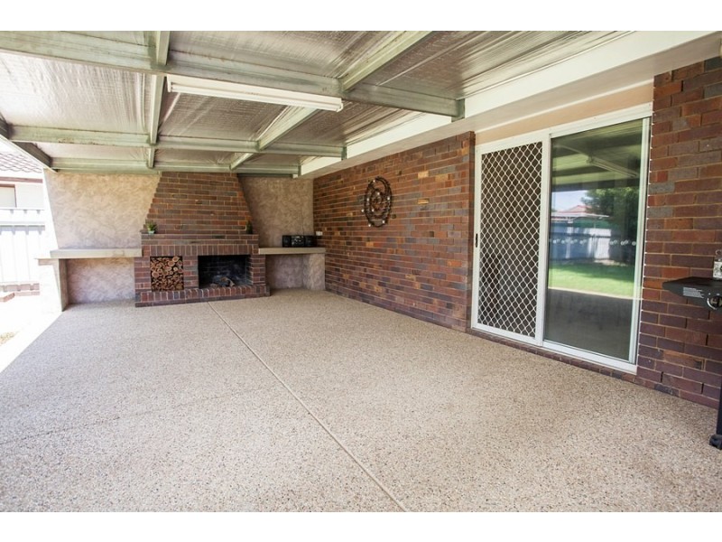 83 Vincent Road, Lake Albert NSW 2650