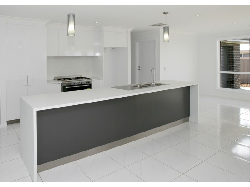 6 Preston Crescent, Lloyd NSW 2650