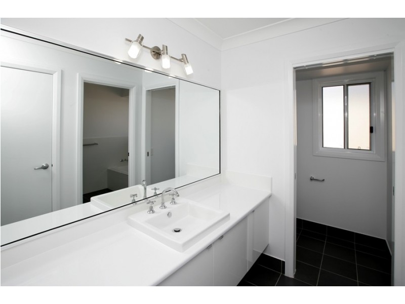 6 Preston Crescent, Lloyd NSW 2650