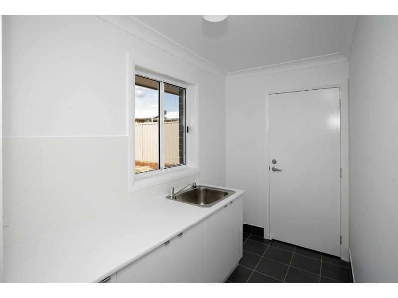 6 Preston Crescent, Lloyd NSW 2650