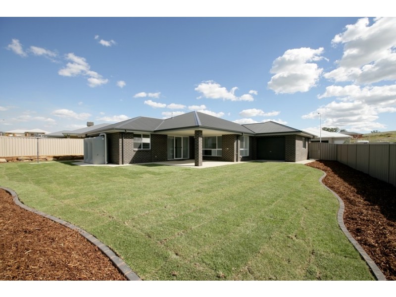 6 Preston Crescent, Lloyd NSW 2650