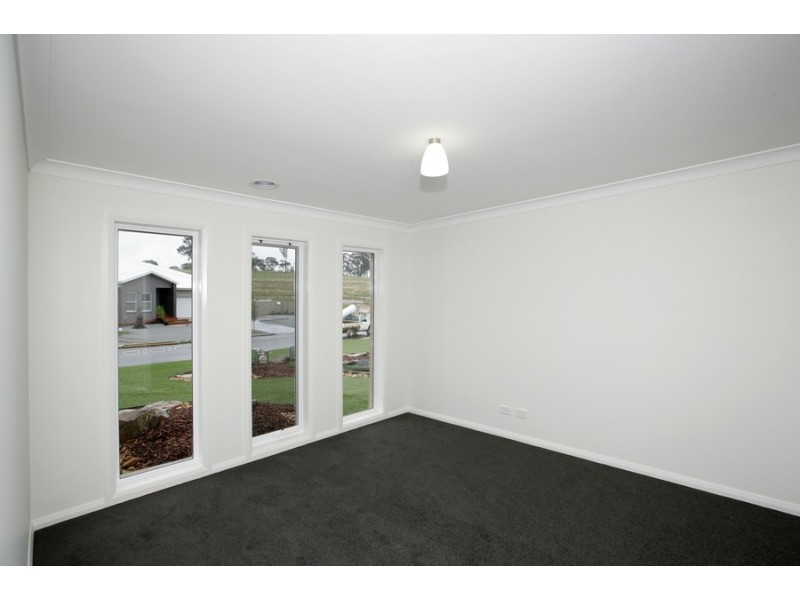 4 Preston Crescent, Lloyd NSW 2650