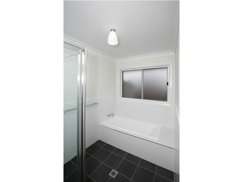 4 Preston Crescent, Lloyd NSW 2650