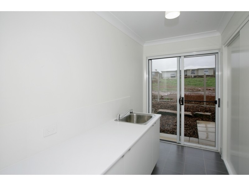 4 Preston Crescent, Lloyd NSW 2650