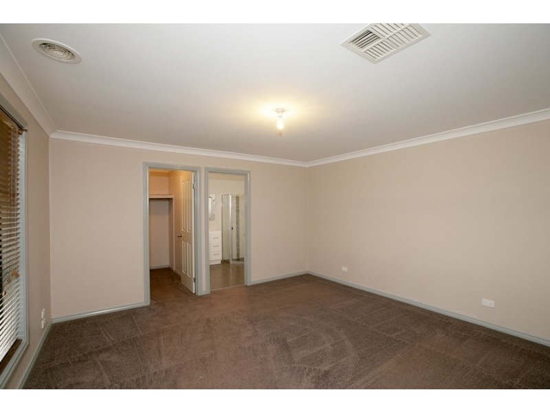 86 Veale Street, Ashmont NSW 2650