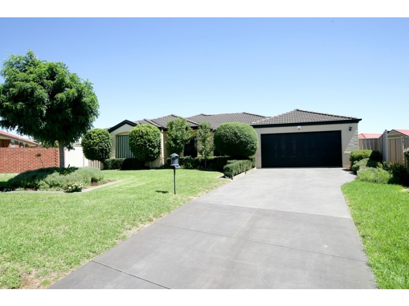 22 Woomera Place, Glenfield Park NSW 2650
