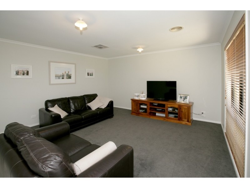 22 Woomera Place, Glenfield Park NSW 2650