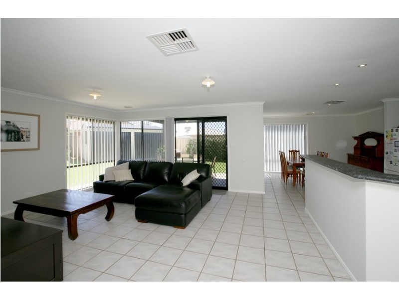 22 Woomera Place, Glenfield Park NSW 2650