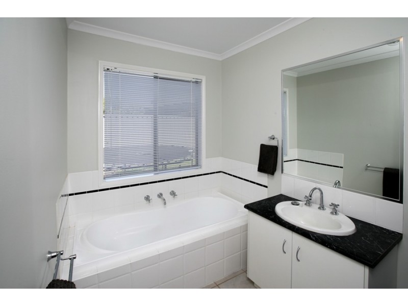 22 Woomera Place, Glenfield Park NSW 2650