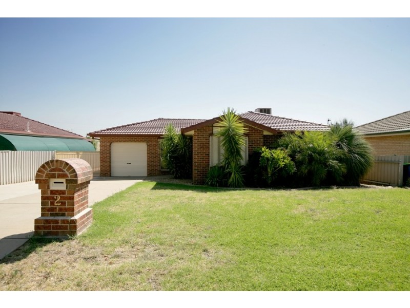 2 Kimba Drive, Glenfield Park NSW 2650