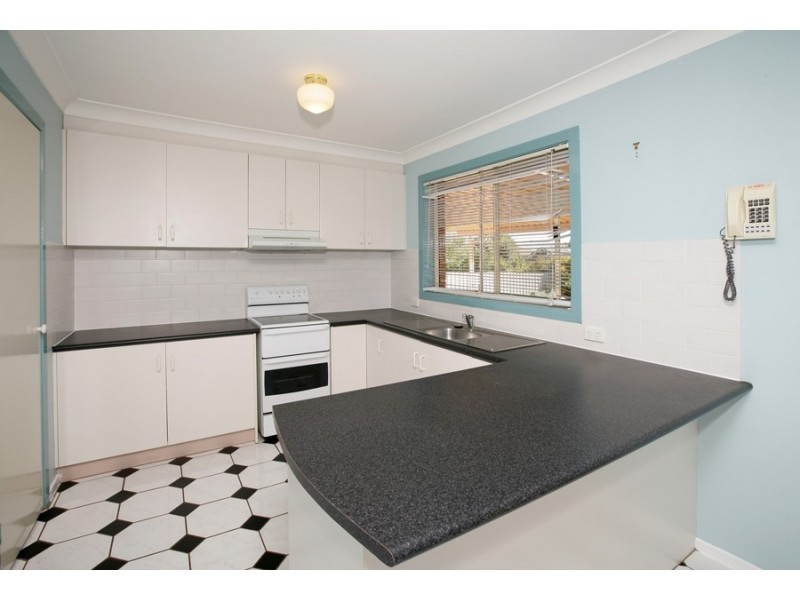 2 Kimba Drive, Glenfield Park NSW 2650