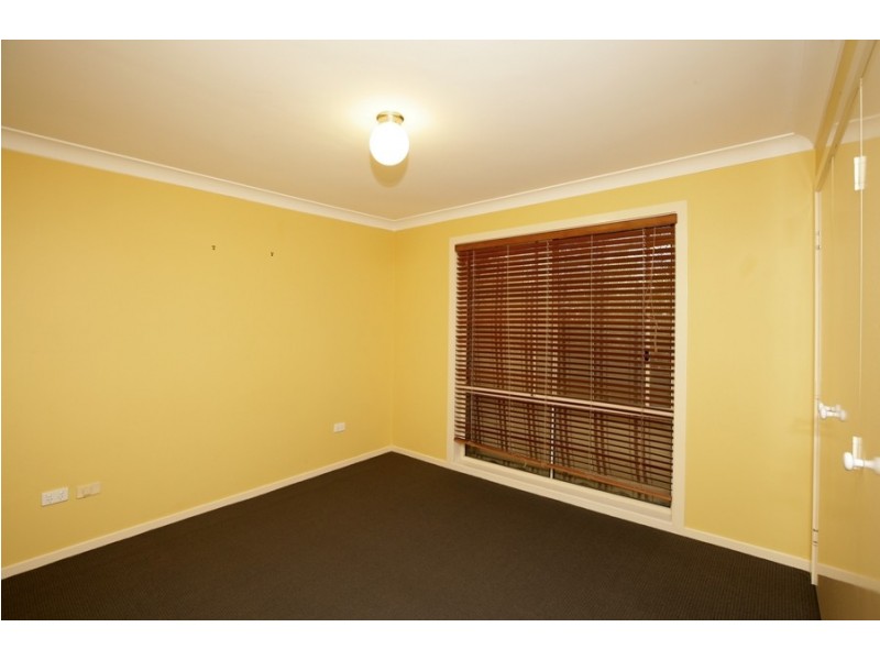 2 Kimba Drive, Glenfield Park NSW 2650