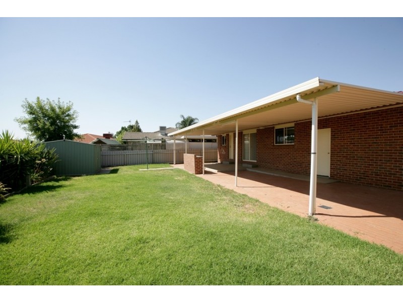 2 Kimba Drive, Glenfield Park NSW 2650