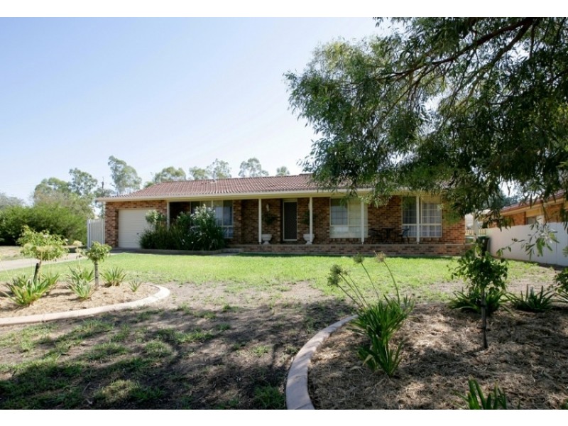 103 Pugsley Avenue, Estella NSW 2650