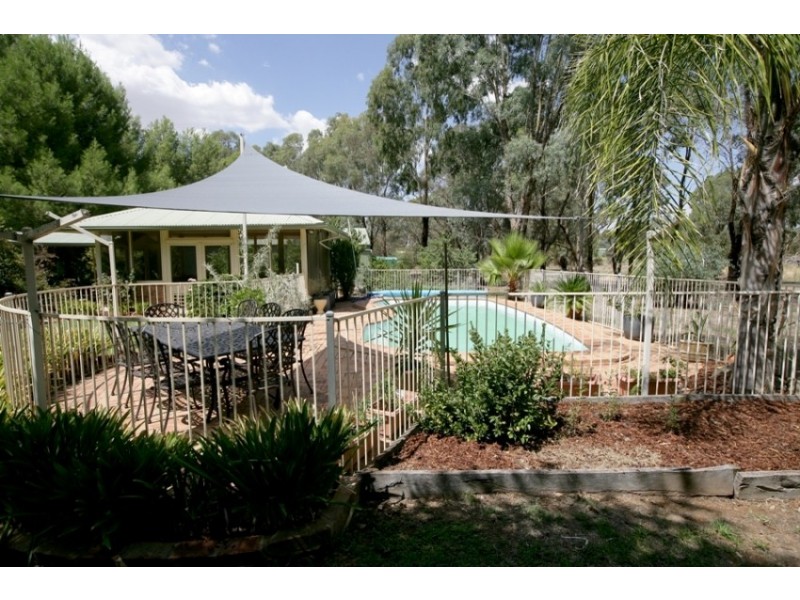 4 Yarran Place, Springvale NSW 2650