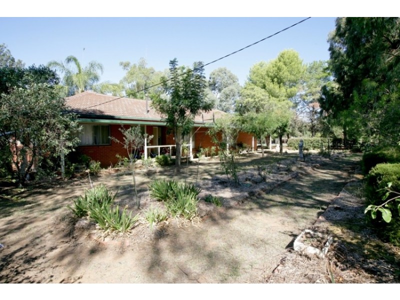 15 Eugene Avenue, San Isidore NSW 2650