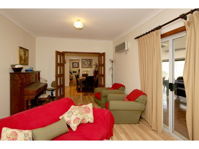 15 Eugene Avenue, San Isidore NSW 2650