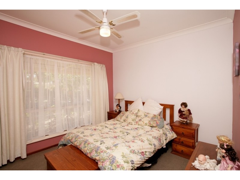 15 Eugene Avenue, San Isidore NSW 2650