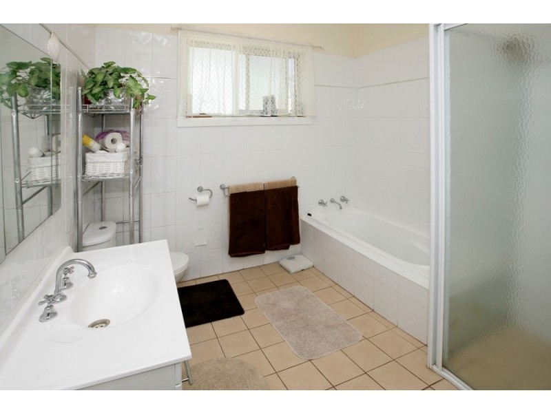 15 Eugene Avenue, San Isidore NSW 2650