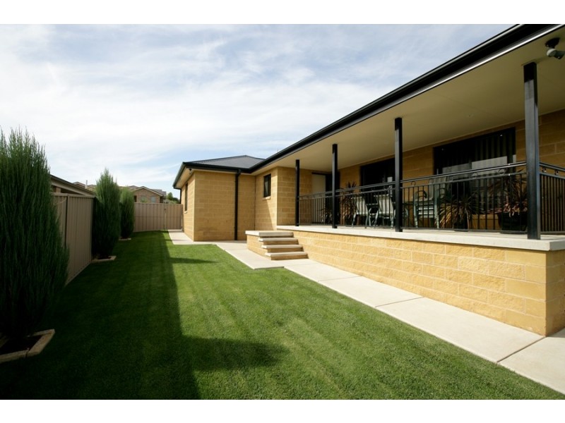 59 Yarrawah Crescent, Bourkelands NSW 2650