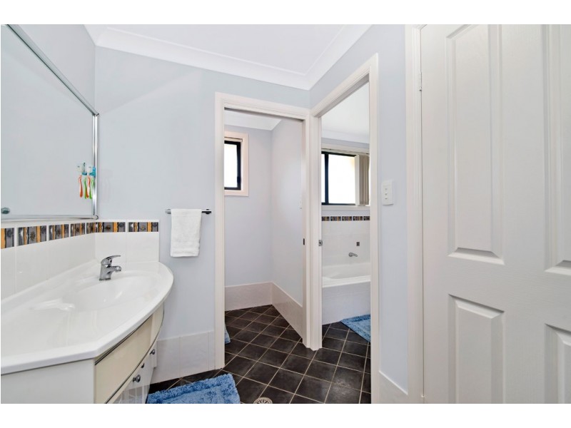 8 Halleys Court, Port Macquarie NSW 2444