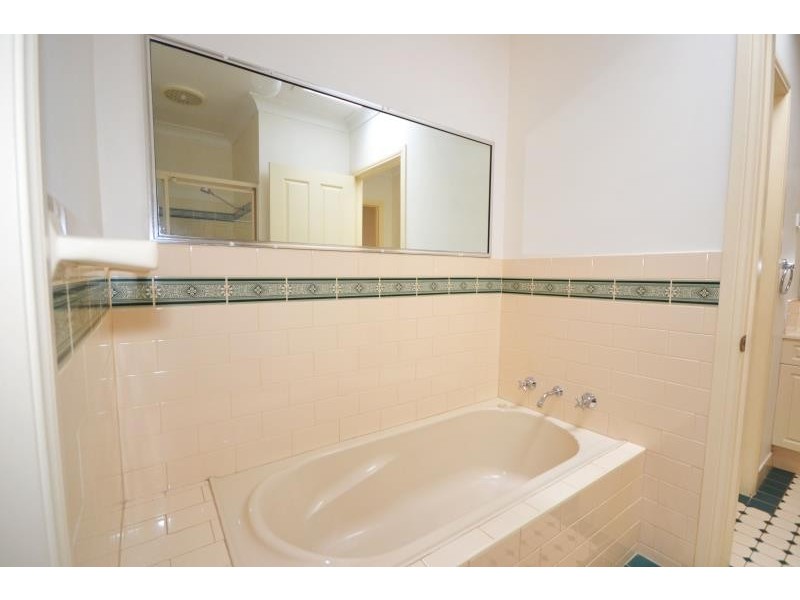 2/33 SAPPHIRE DRIVE, Port Macquarie NSW 2444