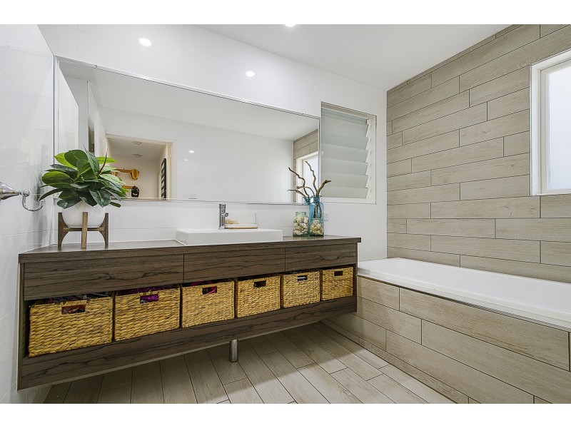 4 Tallong Drive, Lake Cathie NSW 2445