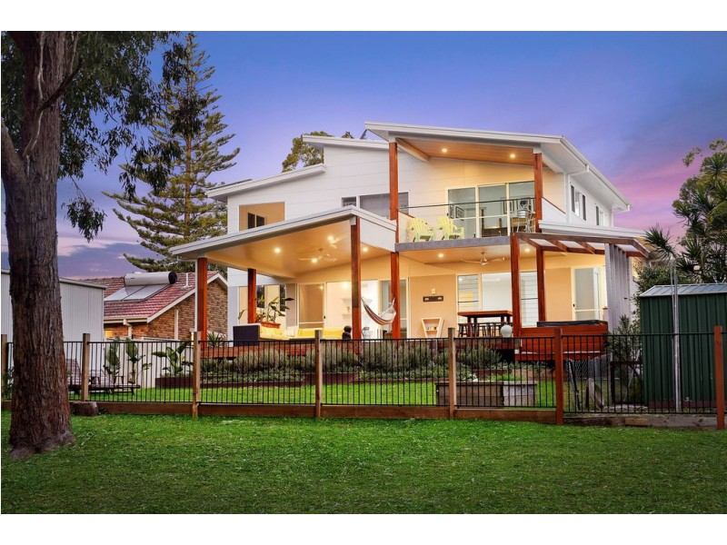 14 Evans Street, Lake Cathie NSW 2445