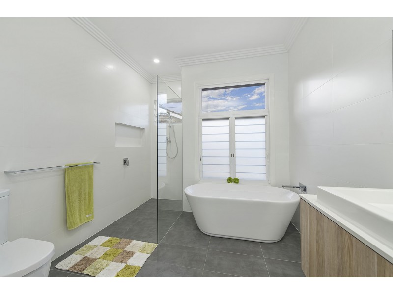 14 Evans Street, Lake Cathie NSW 2445