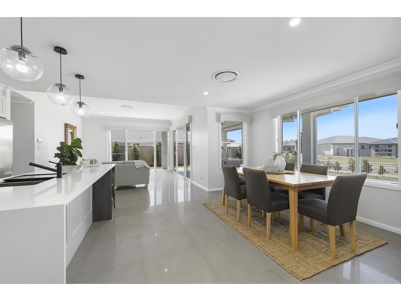 33 Sovereign Drive, Thrumster NSW 2444