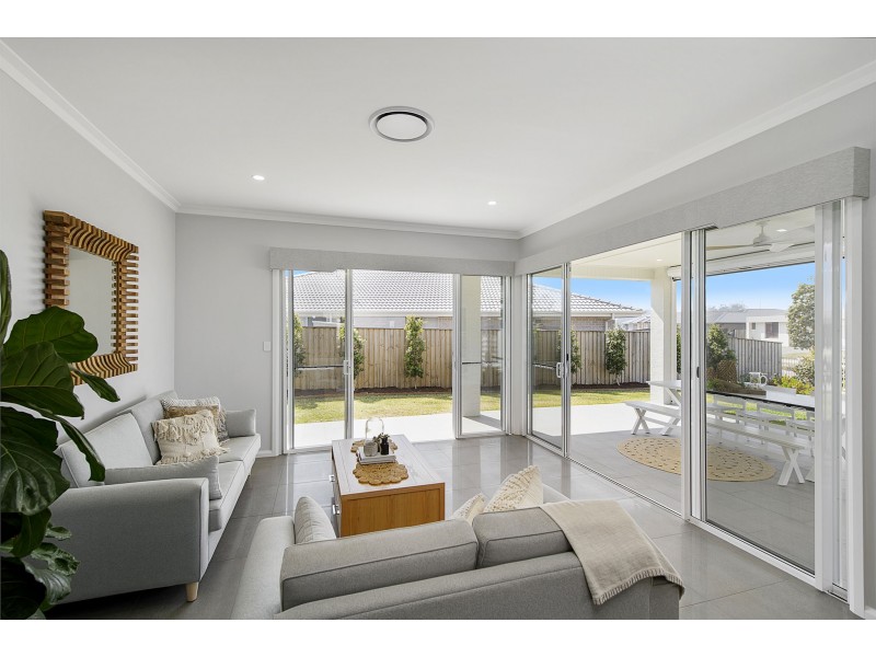 33 Sovereign Drive, Thrumster NSW 2444