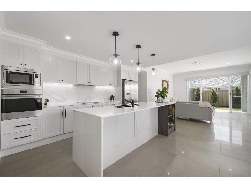 33 Sovereign Drive, Thrumster NSW 2444