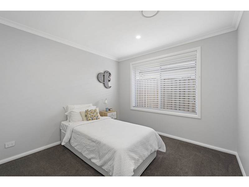 33 Sovereign Drive, Thrumster NSW 2444