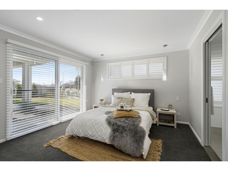 33 Sovereign Drive, Thrumster NSW 2444