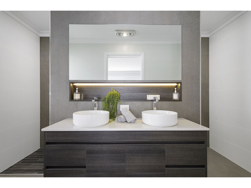 33 Sovereign Drive, Thrumster NSW 2444