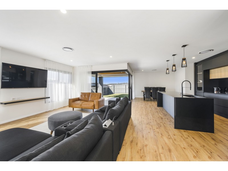 20 Meares Circuit, Thrumster NSW 2444