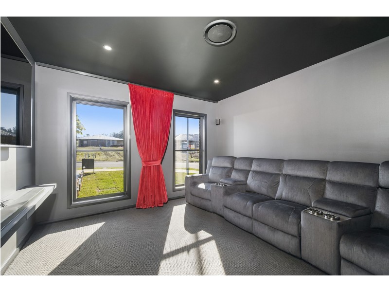 20 Meares Circuit, Thrumster NSW 2444