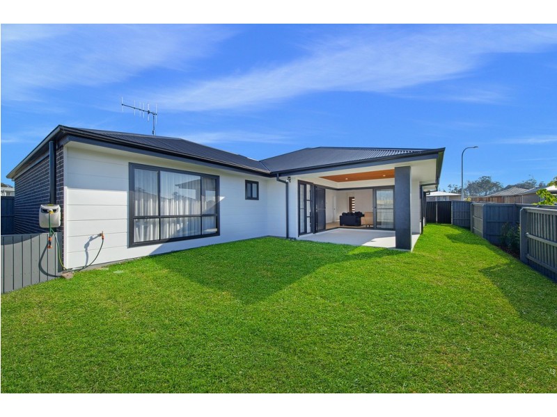 20 Meares Circuit, Thrumster NSW 2444