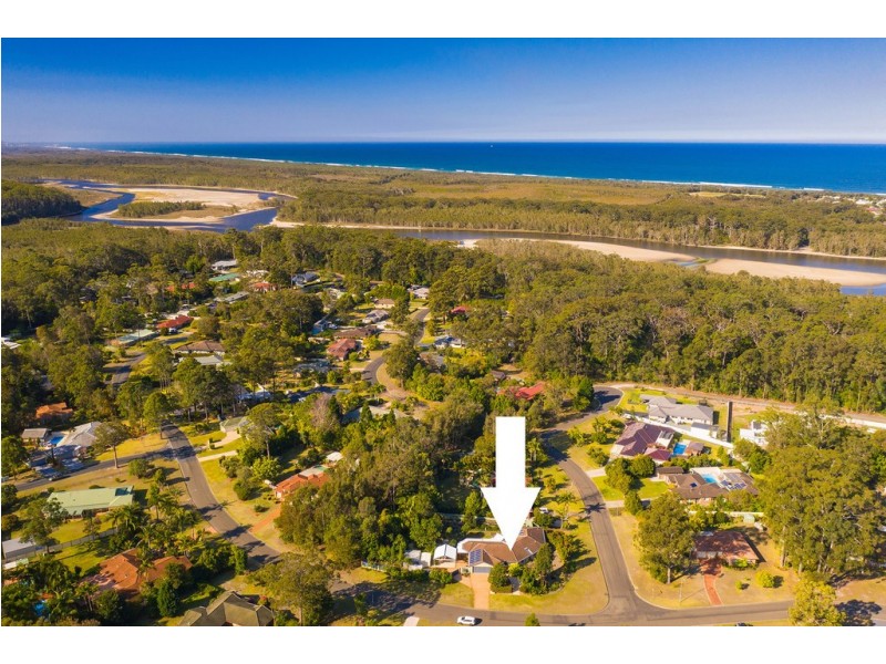 1 Fishermens Way, Lake Cathie NSW 2445