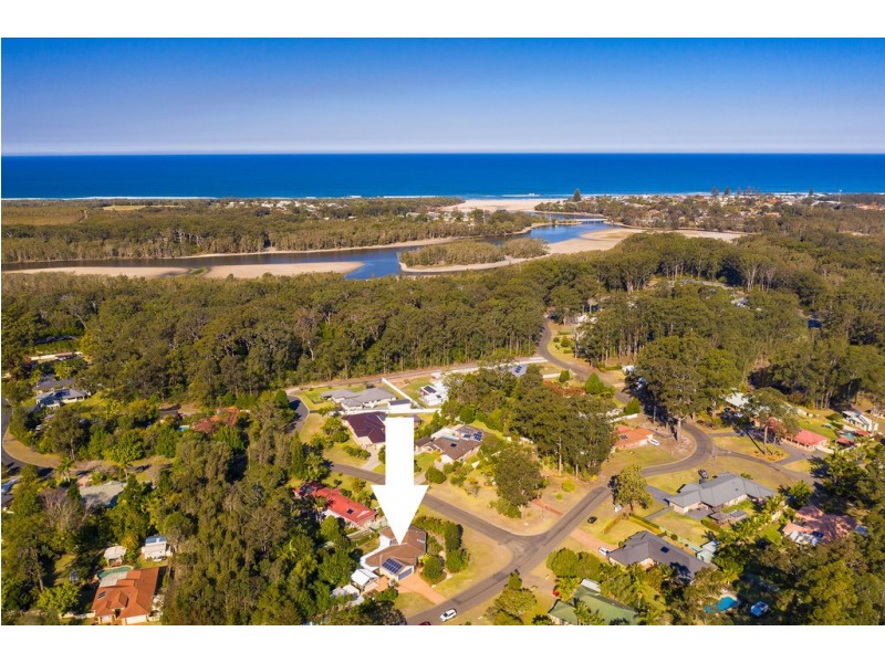 1 Fishermens Way, Lake Cathie NSW 2445