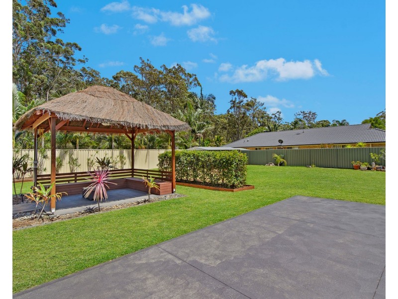 25 Lakeside Way, Lake Cathie NSW 2445